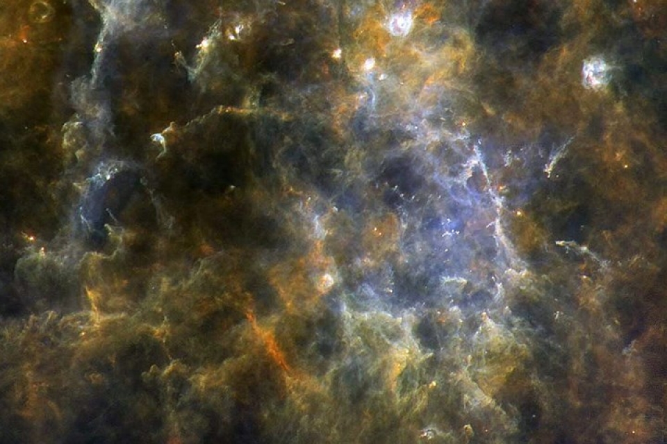 ngo ngang truoc ve dep cua vu tru bao la