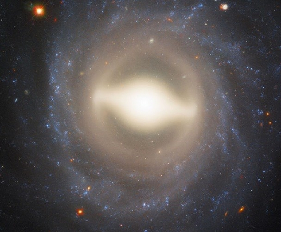 ngo ngang truoc ve dep cua vu tru bao la