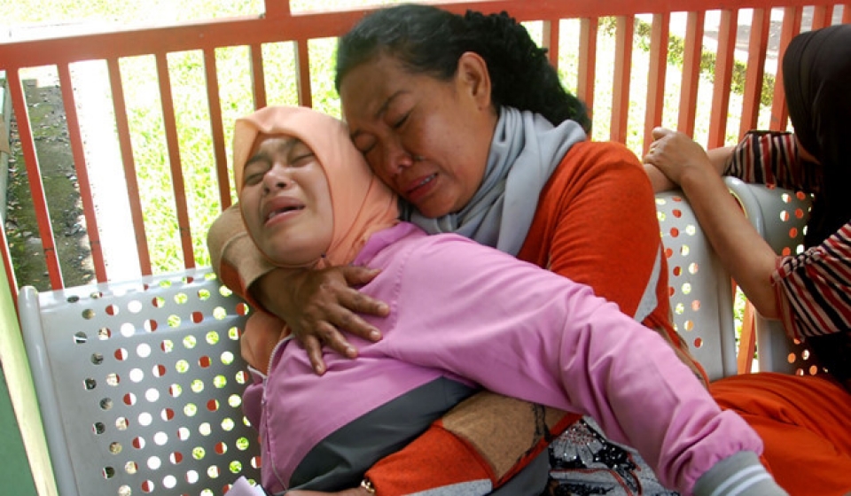 hon 60 nguoi indonesia thiet mang vi ngo doc ruou gia