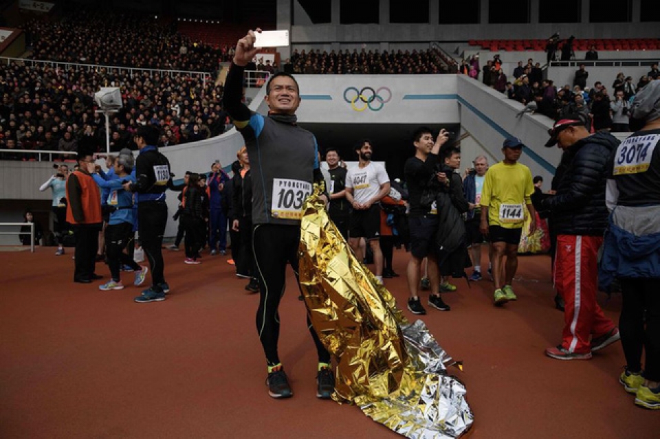hang tram nguoi nuoc ngoai du giai chay mung sinh nhat co lanh dao trieu tien