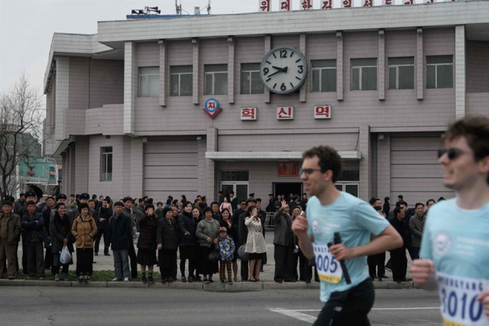 hang tram nguoi nuoc ngoai du giai chay mung sinh nhat co lanh dao trieu tien
