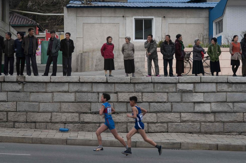 hang tram nguoi nuoc ngoai du giai chay mung sinh nhat co lanh dao trieu tien