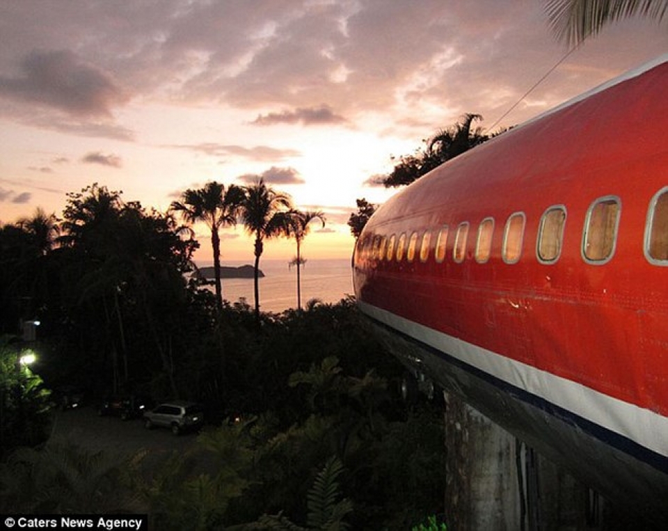 khach san sang chanh tien nghi ben trong chiec may bay hong