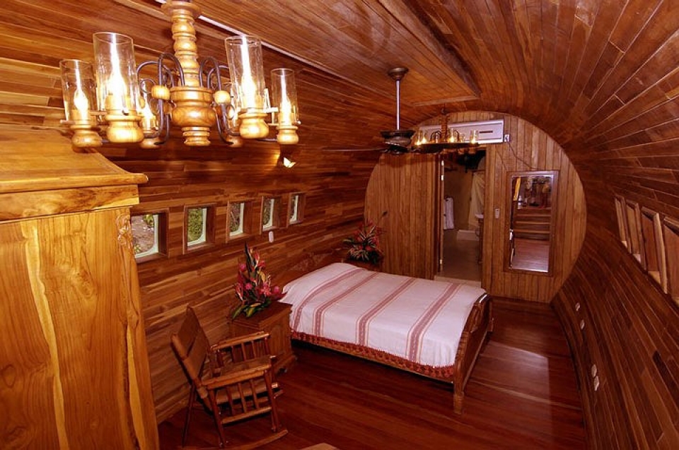 khach san sang chanh tien nghi ben trong chiec may bay hong