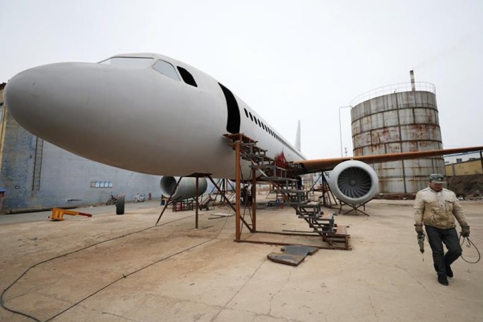 nong dan trung quoc tu che may bay tau ngam