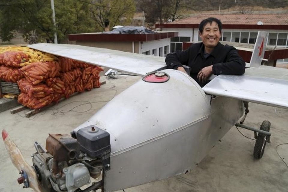 nong dan trung quoc tu che may bay tau ngam