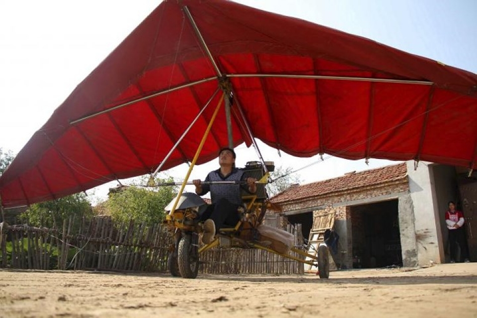 nong dan trung quoc tu che may bay tau ngam