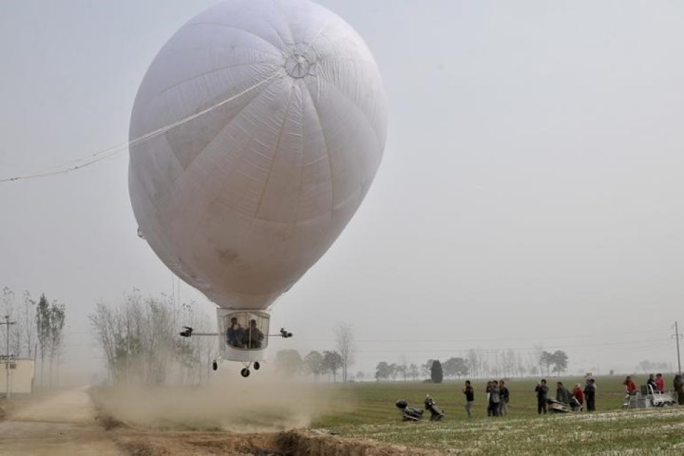 nong dan trung quoc tu che may bay tau ngam