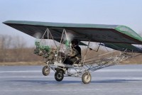 pakistan nguoi ban bong ngo tu che tao may bay mini