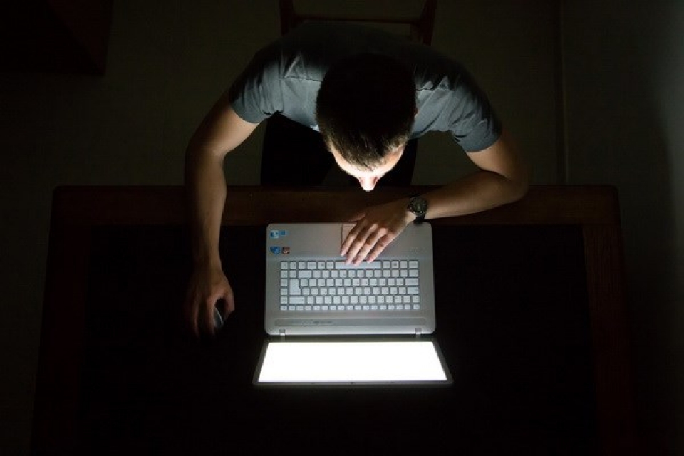 ha lan pha web den dang anh nhay cam danh cap tren tai khoan