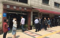 ong kim jong un hua dong cua bai thu hat nhan vao thang nam