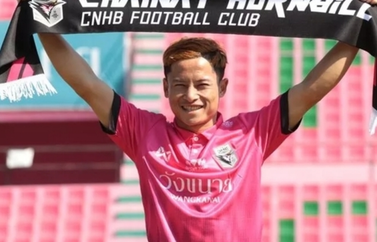 “Messi Lào” hạnh phúc sau khi chọc thủng lưới Văn Lâm