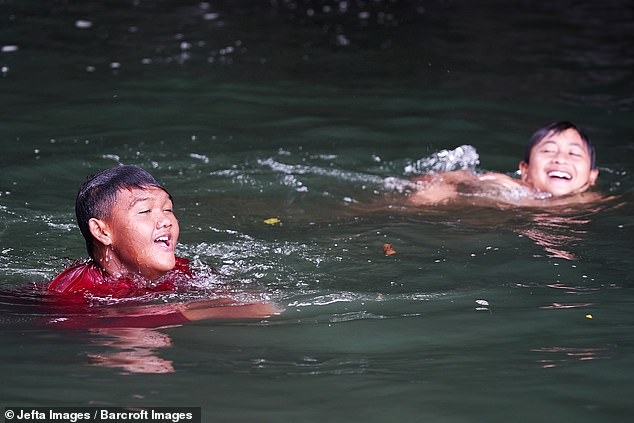 indonesia cau be gay soc sau khi giam can den hon 1 ta