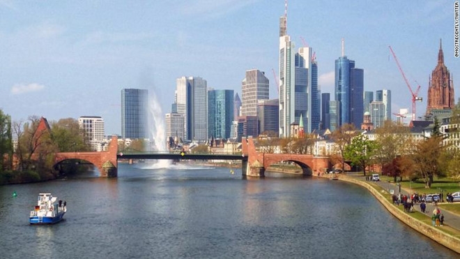 duc so tan 600 nguoi pha qua bom the chien 250 kg nam duoi day song