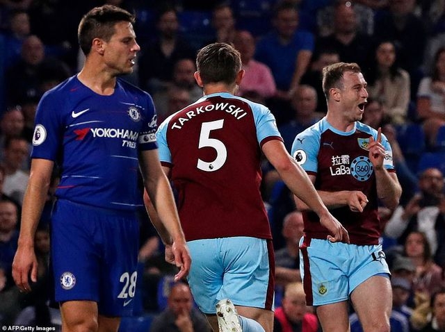 chia diem voi burnley con duong phia truoc cua chelsea them chong gai