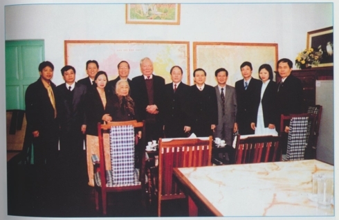 hinh anh dai tuong le duc anh voi cac lanh dao dang nha nuoc