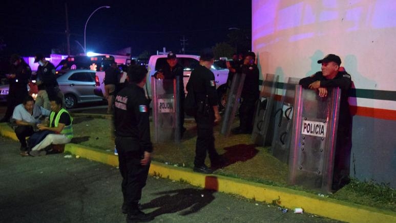 mexico khoang 1300 nguoi di cu bo tron khoi trai giam o mien nam