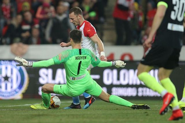 hlv park hang seo du kien gap rieng thu thanh viet kieu filip nguyen