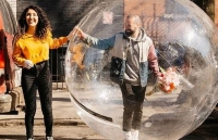 nhung cau chuyen cach ly tai nha sieu hai huoc giua mua dich