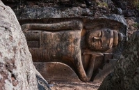 Campuchia phát hiện tượng phật 6 mét nằm ở chân đồi Kangva