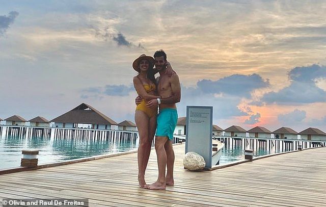 Dịch Covid-19: Cố đi trăng mật, cặp đôi mắc kẹt ở 'thiên đường biển' dich covid 19 co di trang mat cap doi mac ket khong the ve nha