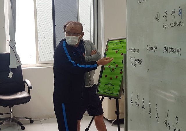 hlv park hang seo voi bai toan nhan su cho doi tuyen viet nam