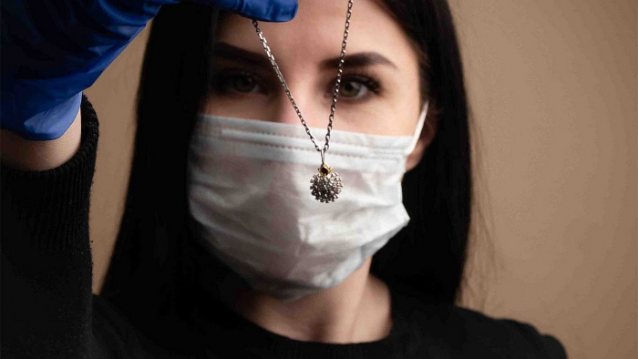 nga chong dich bang trang suc mo phong hinh dang virus corona