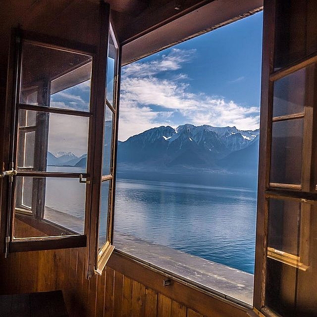 dich covid 19 du lich qua khung cua so