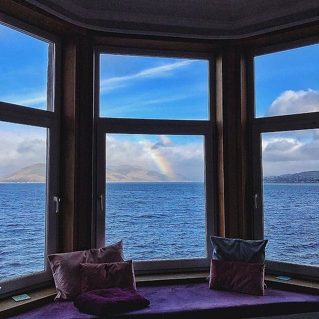 dich covid 19 du lich qua khung cua so