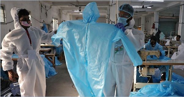 thieu tram trong do bao ho bac si an do mac ao mua chong covid 19