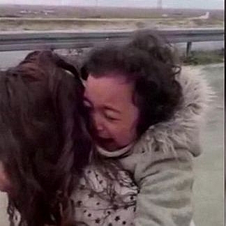 cuoc doan tu xuc dong cua me con bac si sau thoi gian xa cach vi covid 19