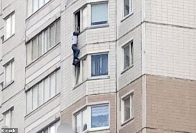 dich covid 19 ra cua so chup anh tu suong suyt nga mat mang lai con an phat