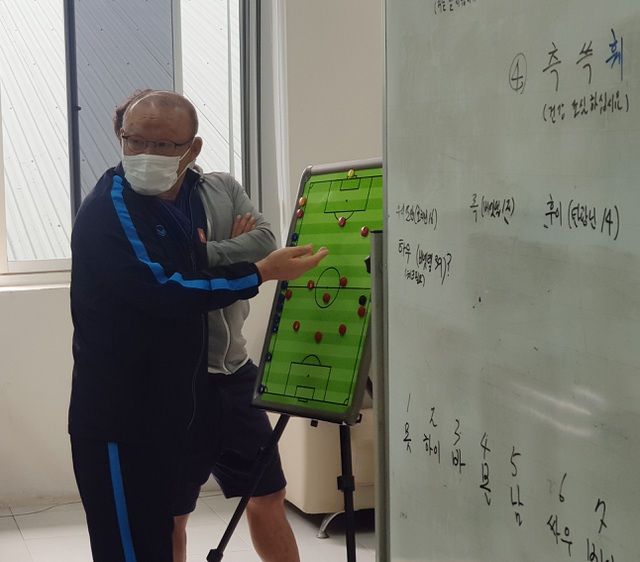 hlv park hang seo va bai toan trung phong o doi tuyen viet nam