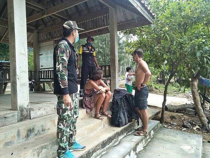 song trong hang dong suot ca thang vi khong thue duoc khach san