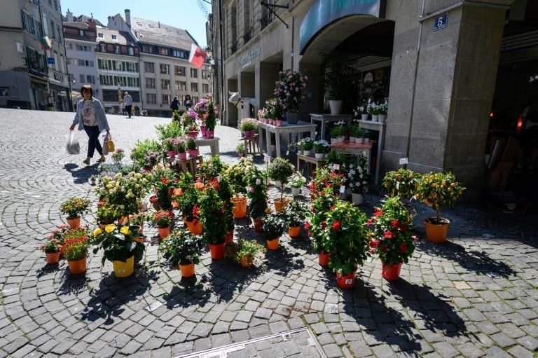 Dịch Covid-19: Nới lỏng giãn cách xã hội, tiệm cắt tóc và cửa hàng hoa ở Thụy Sỹ cung không đủ cầu dich covid 19 tiem cat toc va cua hang hoa o thuy sy cung khong du cau