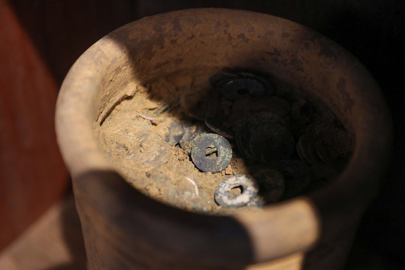 Người đàn ông Sài Gòn sở hữu những chum tiền cổ Việt được đào từ dưới lòng đất