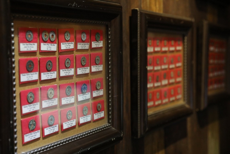 Người đàn ông Sài Gòn sở hữu những chum tiền cổ Việt được đào từ dưới lòng đất