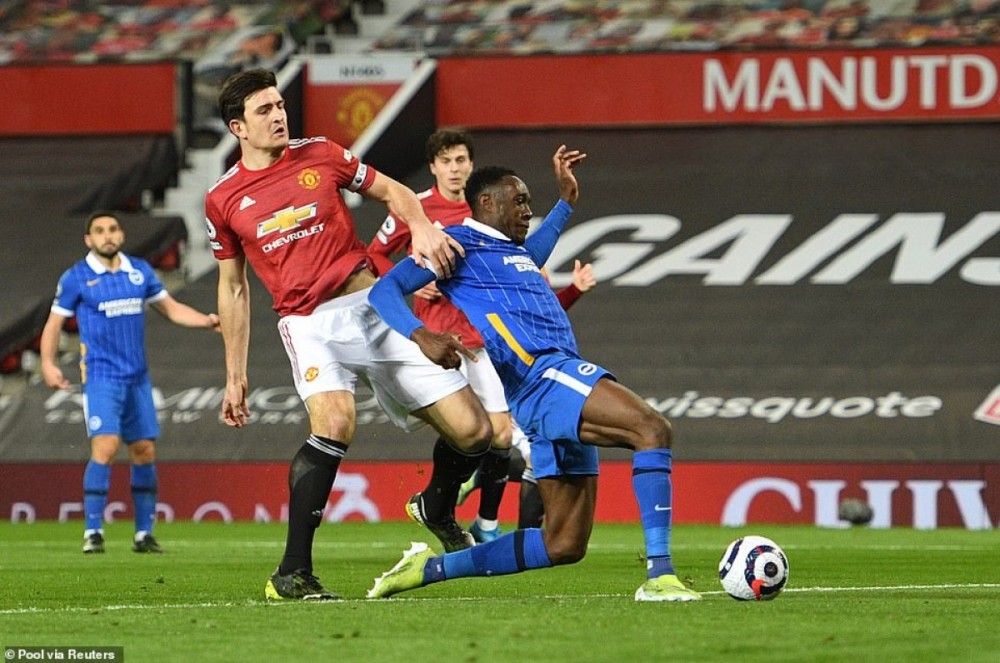 Toàn cảnh Man Utd 2-1 Brighton: Danny Welbeck nếm mùi "đặc sản" của Quỷ đỏ