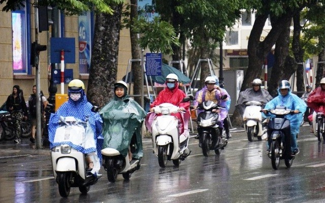 Dự báo thời tiết đêm nay và ngày mai (12-13/4): Hà Nội tăng nhiệt nhẹ; Tây Bắc Bộ mưa rào và dông; Nam Bộ ngày nắng, có nơi nắng nóng trên 35 độ