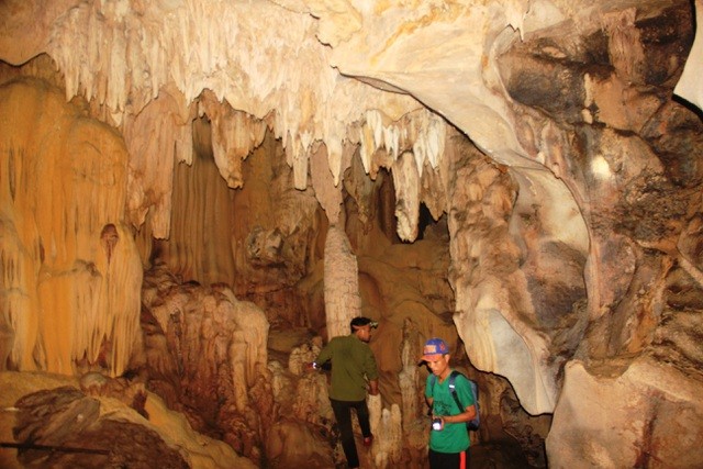 Khám phá hang động tuyệt đẹp ẩn sâu hàng chục năm giữa rừng Quảng Trị