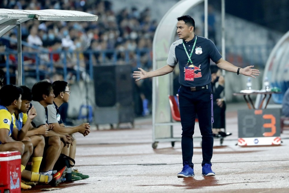 Báo Thái Lan: 'Cơn sốt HLV Kiatisuk giúp V-League hồi sinh ở Đông Nam Á'