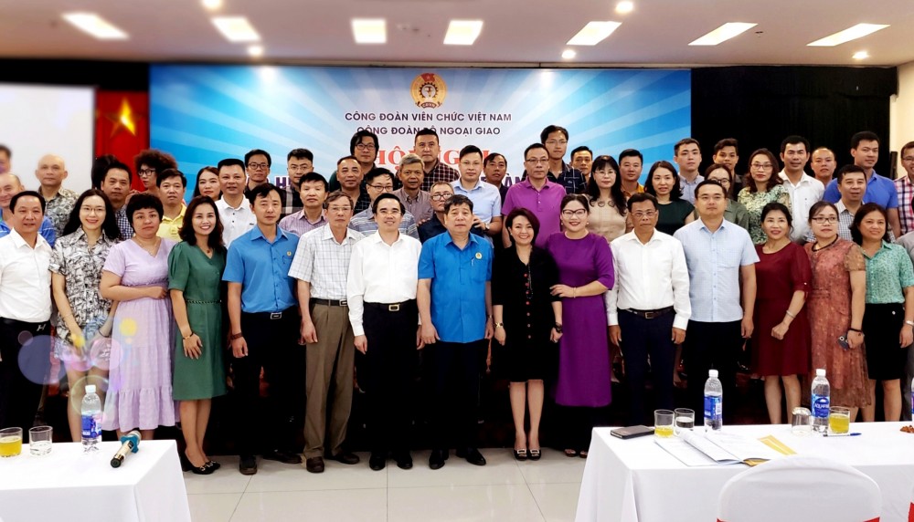 Công đoàn Bộ Ngoại giao tổ chức Hội nghị tập huấn công tác Công đoàn năm 2021 và trao quà ủng hộ đồng bào Nghệ An, Hà Tĩnh