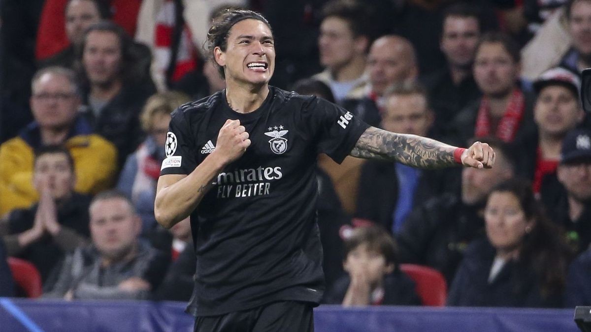 Chuyển nhượng cầu thủ: Neymar ở lại PSG; MU muốn ký Darwin Nunez ; Chuyển nhượng cầu thủ: Neymar ở lại PSG; MU muốn ký Darwin Nunez ;