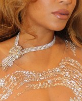 Nữ ca sĩ Beyonce đeo vòng cổ kim cương vô giá không bán ra thị trường