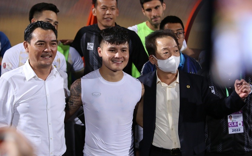 Những hình ảnh Quang Hải chia tay CLB Hà Nội và tri ân khán giả