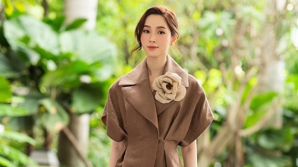 Hoa hậu Đặng Thu Thảo thanh lịch, ngọt ngào cùng thời gian