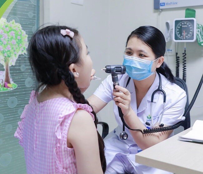 Bệnh viện Nhi Trung ương thăm khám hậu Covid-19 cho trẻ em. (Nguồn: SK&ĐS) Bệnh viện Nhi Trung ương thăm khám hậu Covid-19 cho trẻ em. (Nguồn: SK&ĐS)