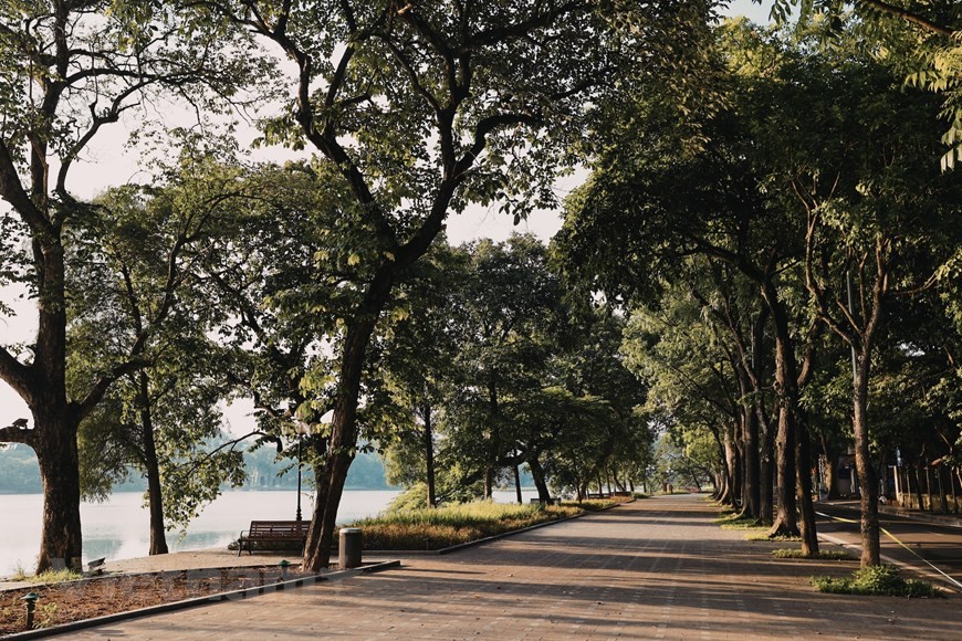 Dự báo thời tiết đêm nay và ngày mai (7-8/4): Cả nước có nắng; Bắc Bộ, Bắc Trung Bộ đêm và sáng sớm trời lạnh; phía Nam cảnh báo mưa dông chiều tối