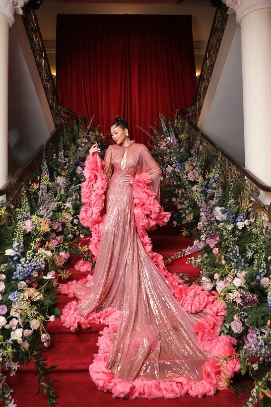 Hồ Ngọc Hà xinh đẹp nổi bật trong đêm sự kiện thời trang Cine Gucci