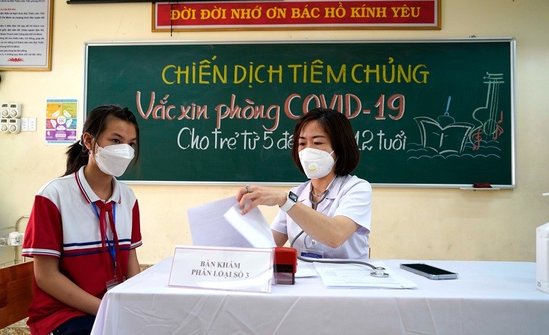 Quảng Ninh là địa phương đầu tiên trong cả nước triển khai tiêm vaccine Covid-19 cho trẻ em từ 5 đến 11 tuổi. (Nguồn: Vietnamnet)
